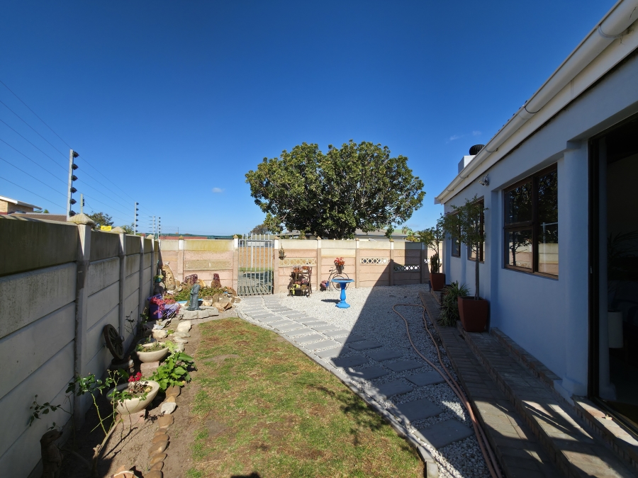 3 Bedroom Property for Sale in Wavecrest Eastern Cape
